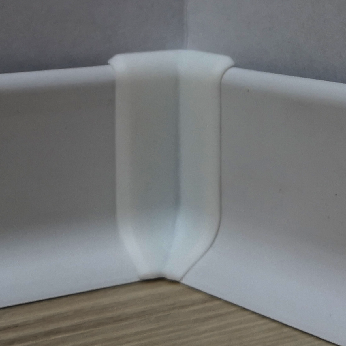 Roh k soklu vnitřní PVC bílá
